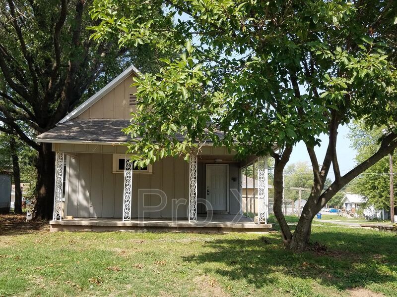 Primary Photo - 502 W 9th St