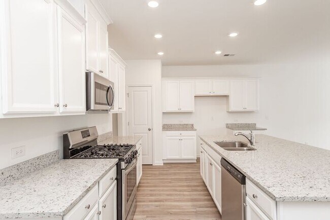Foto del edificio - Beautifully designed 3-bedroom, 2.5-bath e...