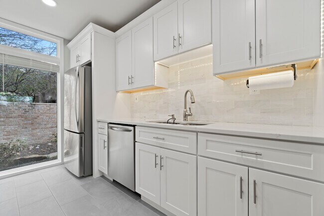 Foto del edificio - 1295 Delaware Ave SW