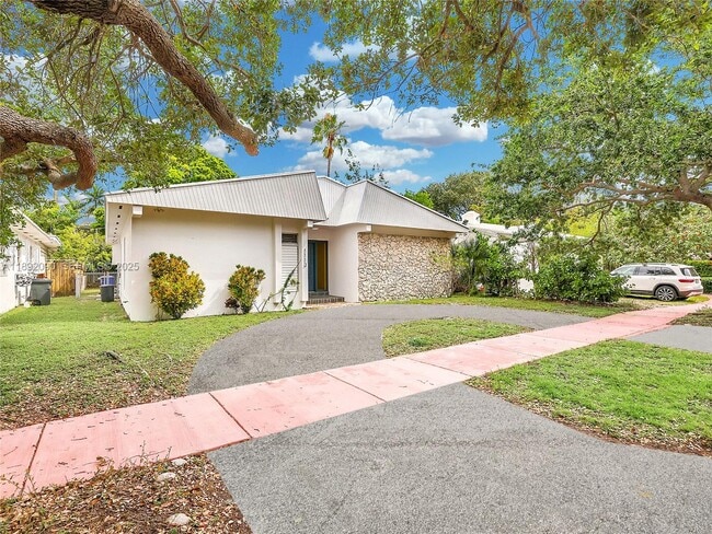 Foto del edificio - 1109 Biarritz Dr