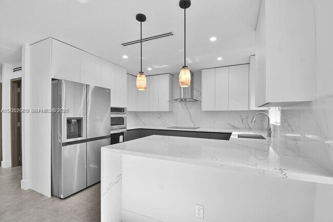 Building Photo - 7902 SW 67th Ave