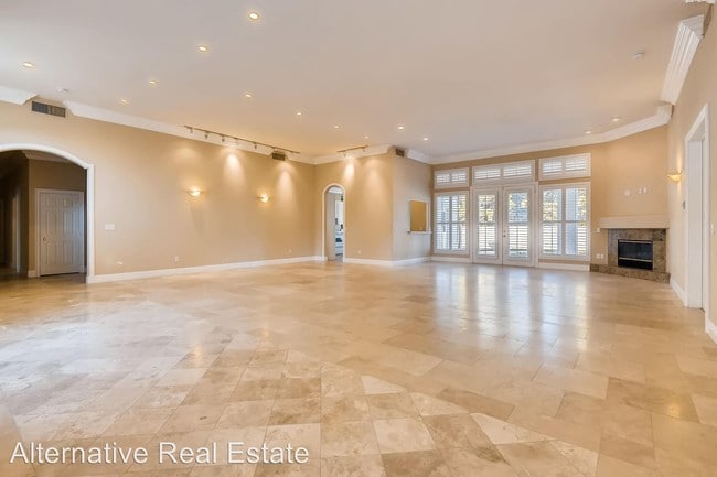 Building Photo - 6 br, 4 bath House - 5680 Darby Avenue