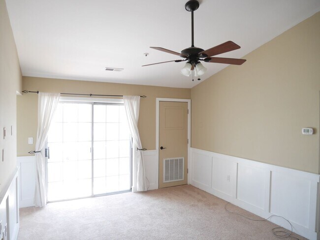 Building Photo - 2 Bedroom Condo Located in Villages of Montgomery Run- Ellicott City