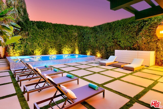 Building Photo - 631 N Fuller Ave