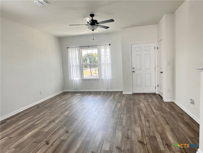 Foto del edificio - 124 Rollingwood Dr