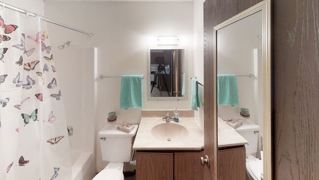 Building Photo - 506 W Elm