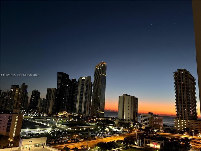 Foto del edificio - 300 Sunny Isles Blvd