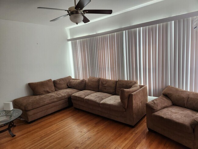 Foto del edificio - 1710 N Meade Ave