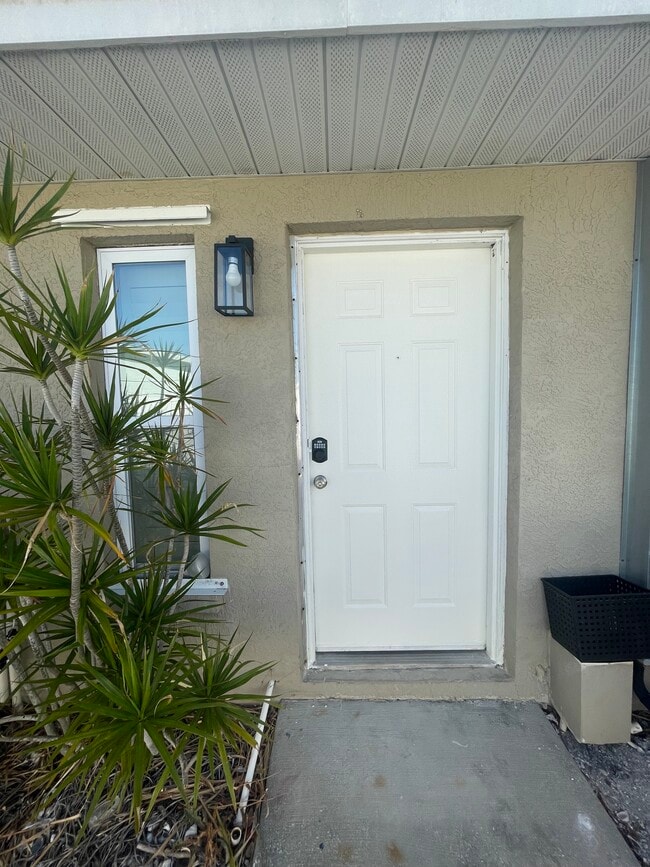 Building Photo - 1111 Montezuma Dr