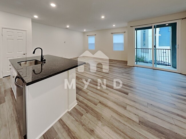 Building Photo - 443 Fitzpatrick Rd Unit 102-B1