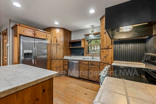 Foto del edificio - 8984 Falls Hollow Rd