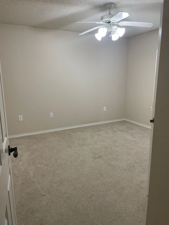 Building Photo - 4 Bedroom in Bacon Crest