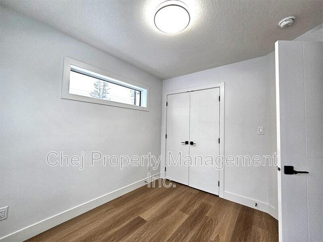 Building Photo - 10698-10661 61 St NW