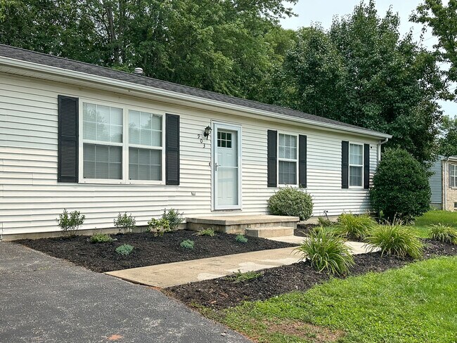 Exterior - Pasarela - 903 Queens Ct
