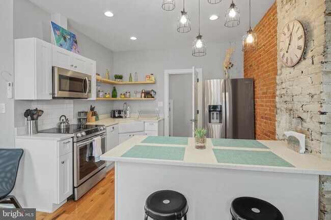 Foto del edificio - 2049 E Hagert St