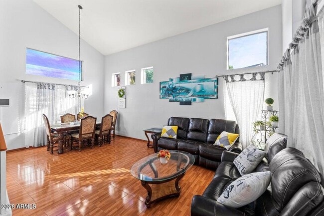 Foto del edificio - 1166 E Stottler Dr