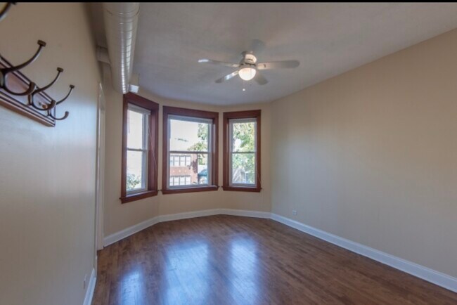 Foto del edificio - 2475 W Pensacola Ave