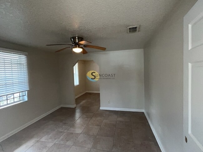 Foto del edificio - Great 2 Bedroom for Rent!