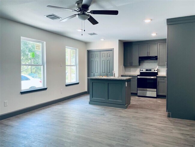 Foto del edificio - 8134 Richland Dr