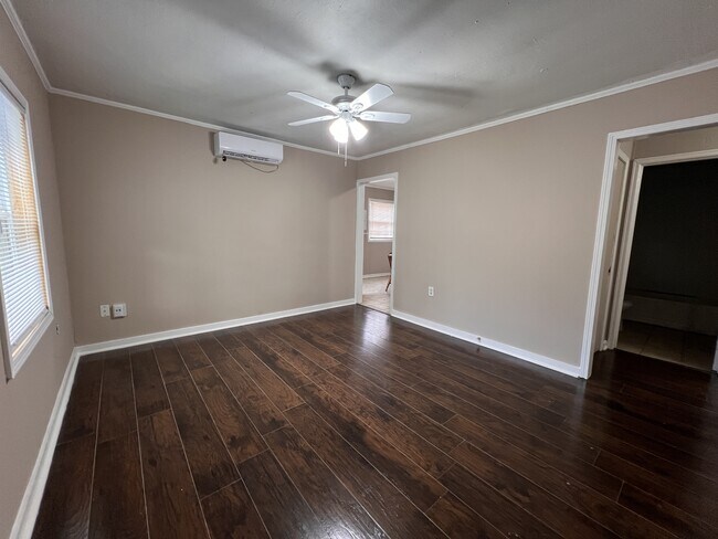 Foto del edificio - 5152 Enterprise St