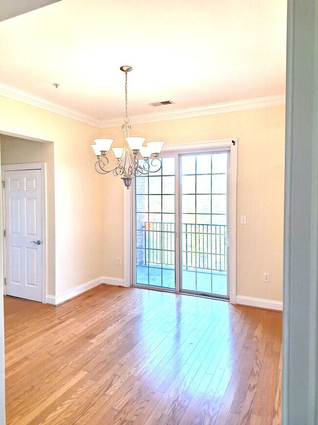 Building Photo - 3 bedroom/ 2 bathroom- Bennington on the Park