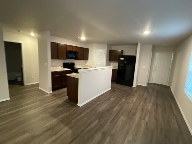 Foto del edificio - BRAND NEW Three Bedroom | Two Bath Home in...