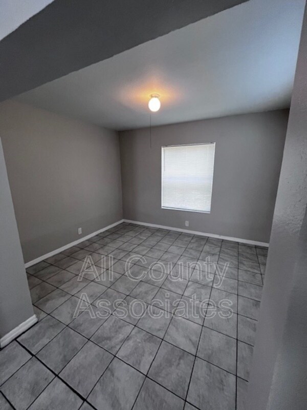 Building Photo - 5211 Kapok Dr