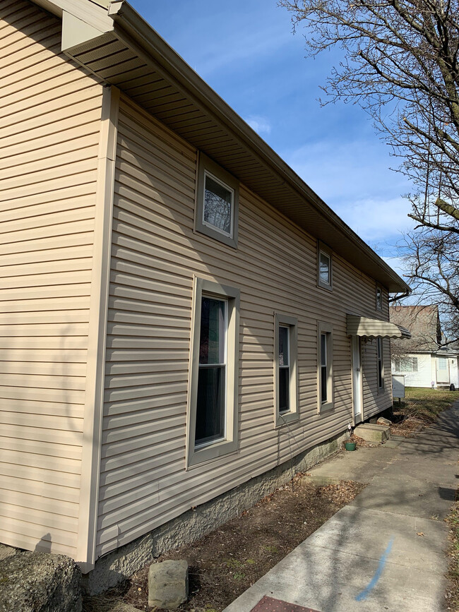 Building Photo - 203 Massillon St