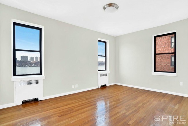 Building Photo - 15818 Riverside Dr W
