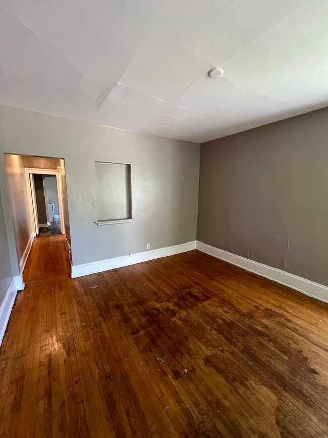 Building Photo - 502-504 N 32nd St. (4 Unit) (ACE PROPERTY)