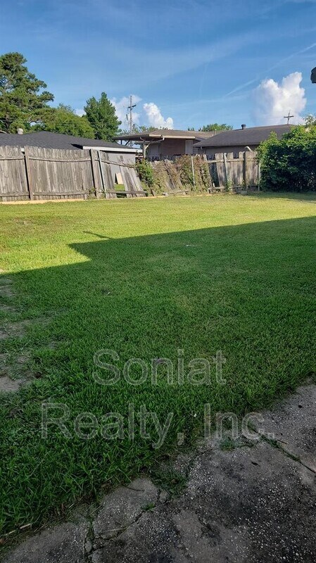 Foto del edificio - 4826 Chrysler St