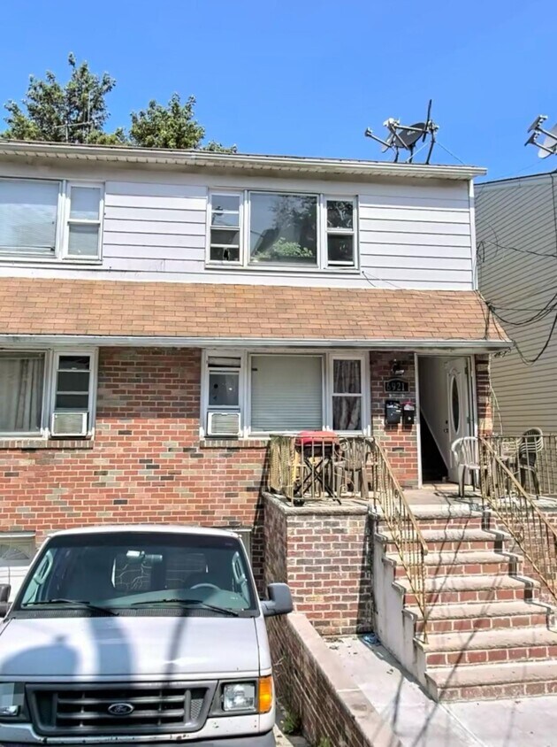 Foto principal - 6921 Liberty Ave