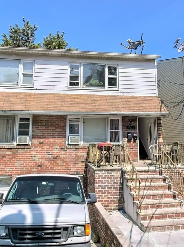 Primary Photo - 6921 Liberty Ave