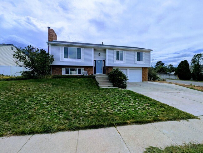 Building Photo - 11843 S Cedar Ridge Rd