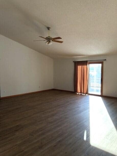 Foto del edificio - 364 Cottonwood Ln