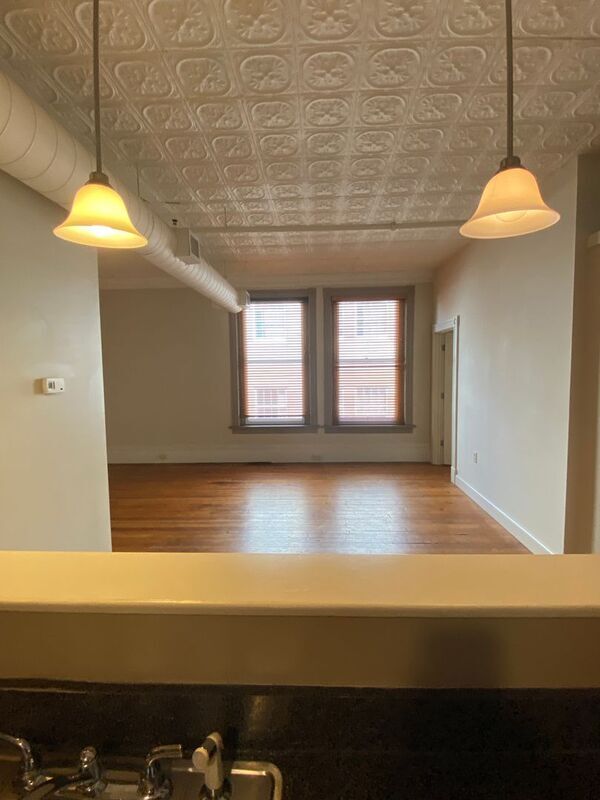 Building Photo - 121 W Broad St