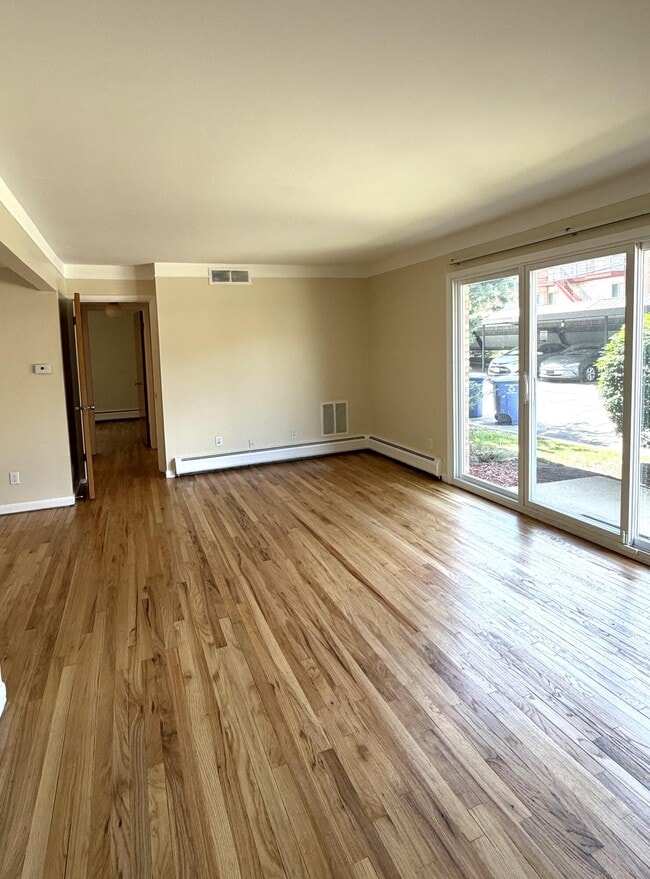 Building Photo - 1209 Island Dr