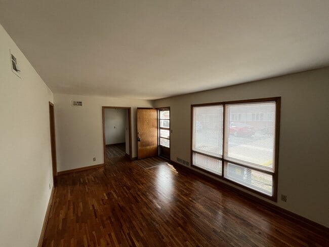 Foto del edificio - 122 N Joann St