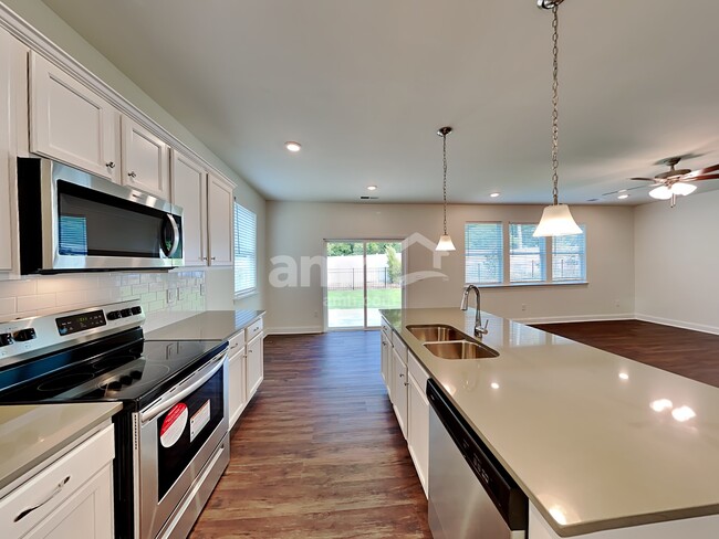 Foto del edificio - 829 Carnaby Ln