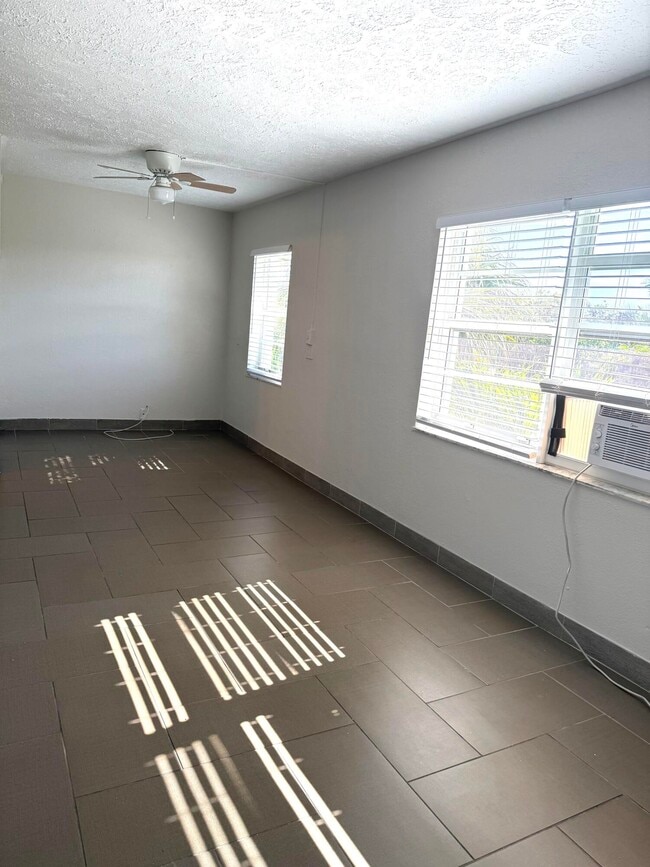 Foto del edificio - 605 N Federal Hwy