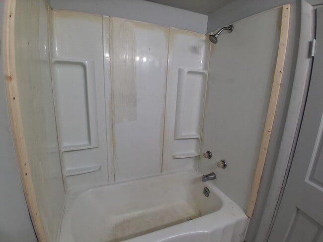 Building Photo - 922 Martin-