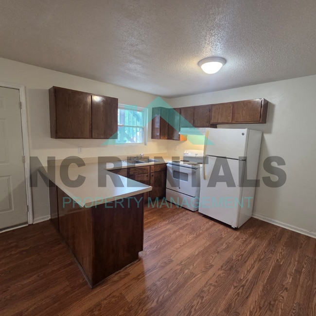 Building Photo - 2559 Green Oaks Ct SE