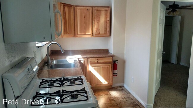 Building Photo - 1 br, 1 bath House - 406 E. 5th Street