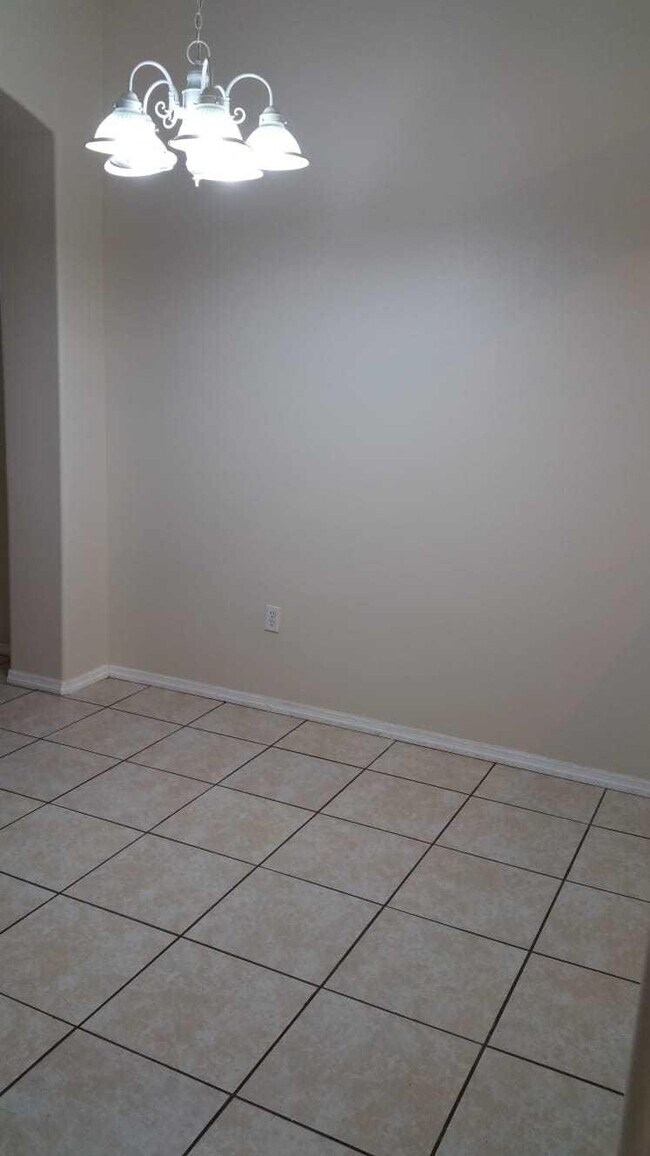 Building Photo - 1109 Madeira Key Way