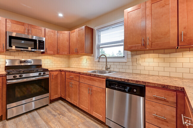 1BR, 1BA - 750 SF - Kitchen - Washington Heights, LLC