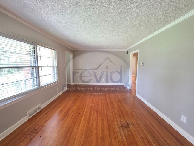 Building Photo - 3 Bedroom Home!!