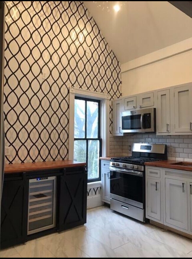 Foto del edificio - 1213 E Jefferson St