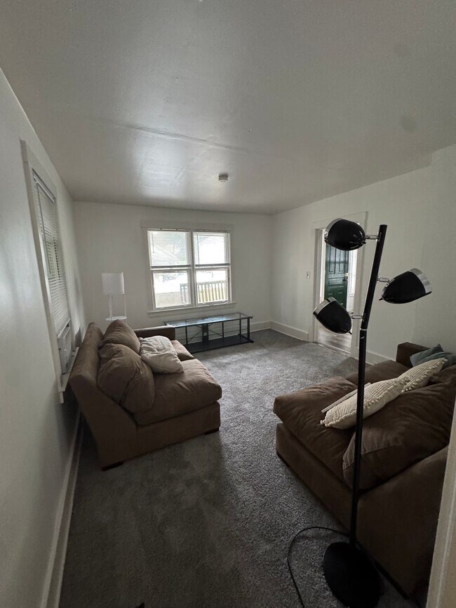 Foto del edificio - 942 Woodlawn Ave