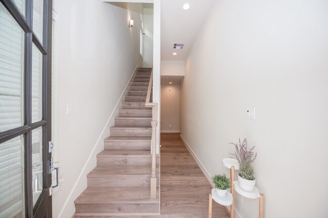 Building Photo - 5209 Allen St