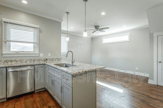 Building Photo - 1204 S Lyerly St